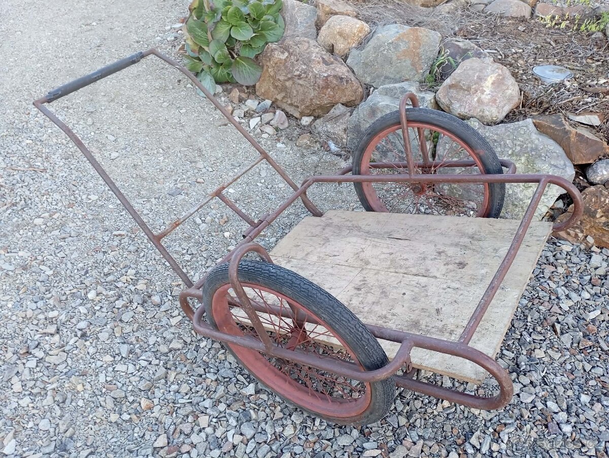 Velká železná kára, přepravní vozík, dvoukolák. - 3