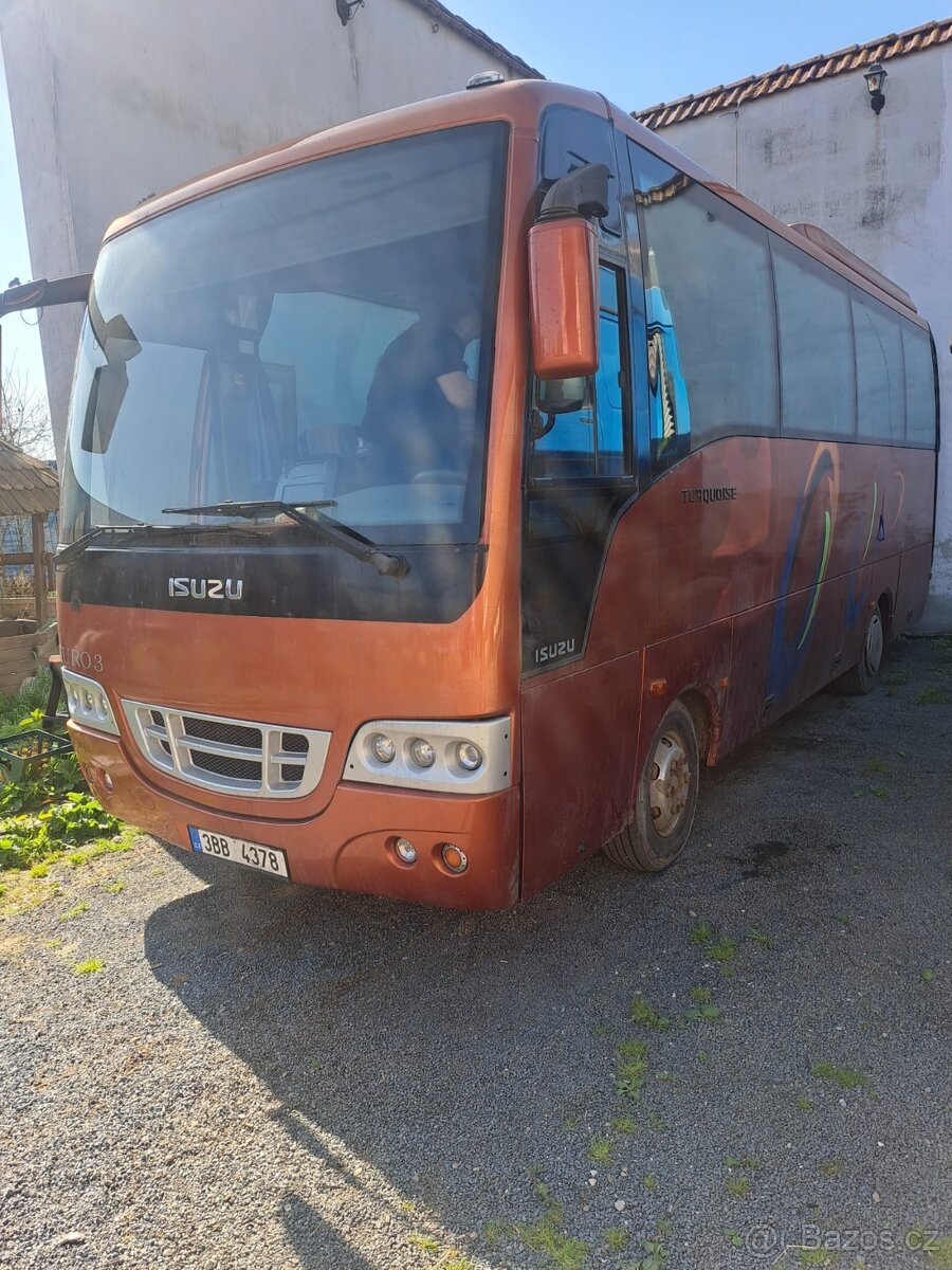 Zájezdový autobus Isuzu - 3