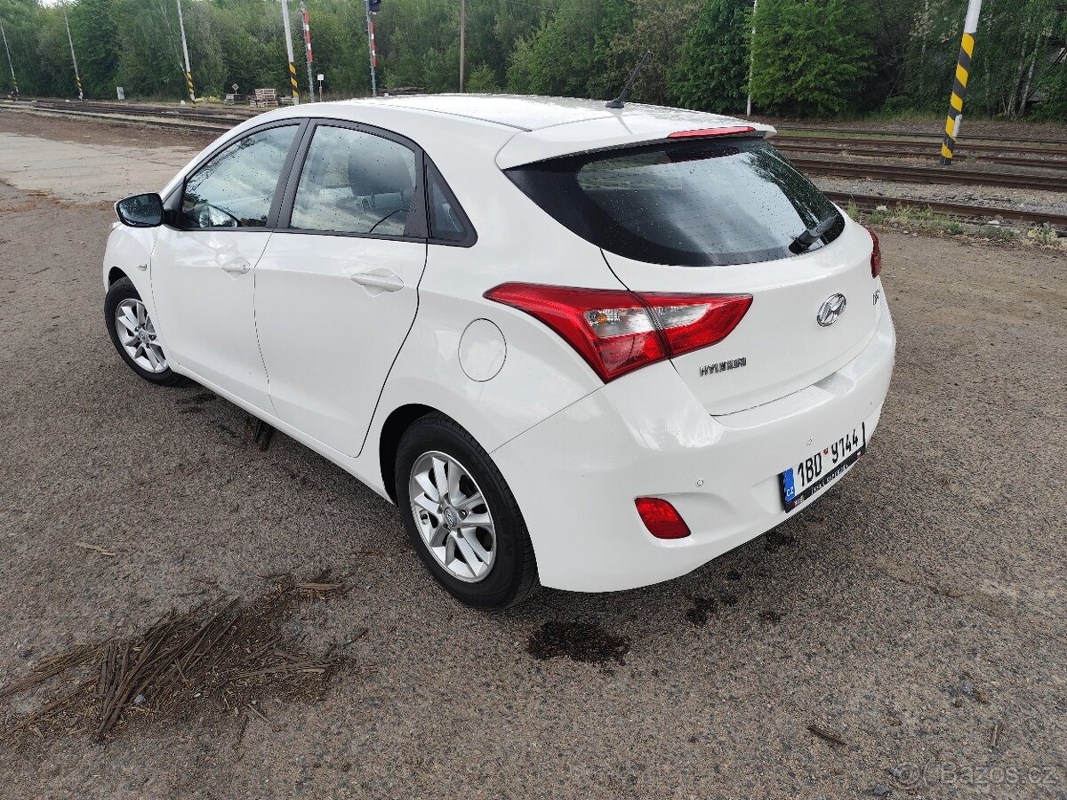 Hyundai i30 1.4i - 3