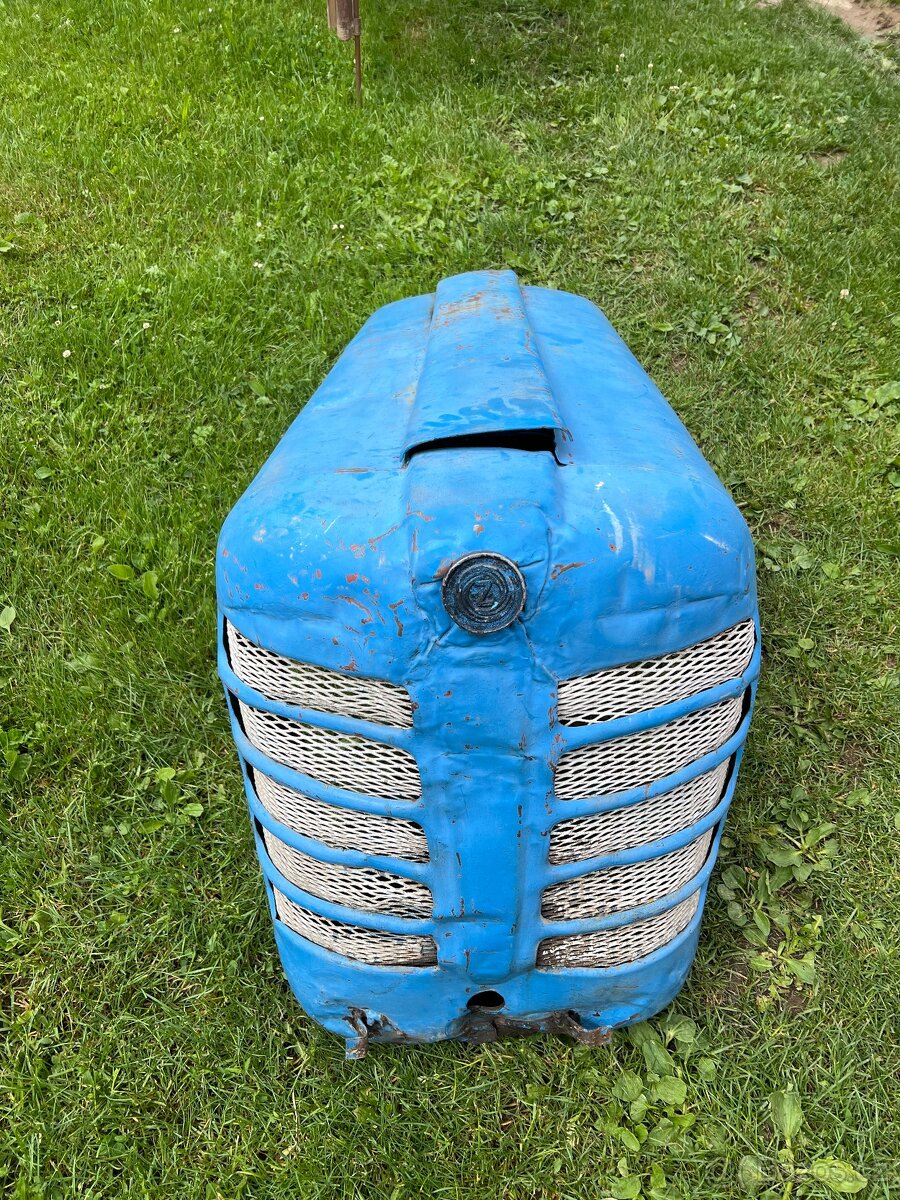 Zetor 3011 kulatá kapota - 3