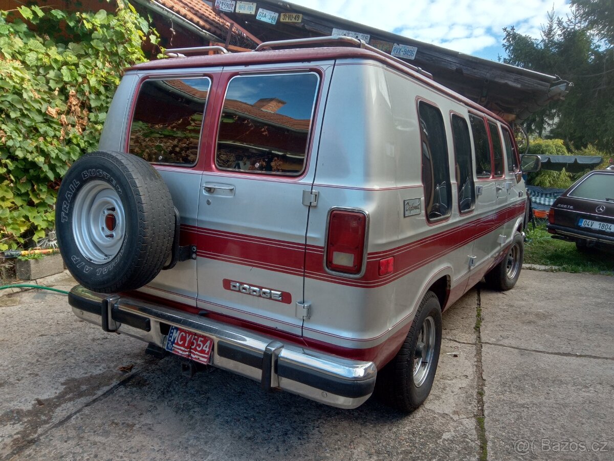Prodám Dodge RAM van r1987 5.2V8 - 3