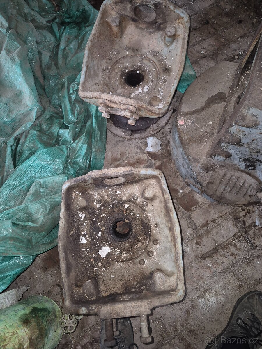 Přední náprava, zadek, meziskříň na Fortschritt ZT 303, 323 - 3