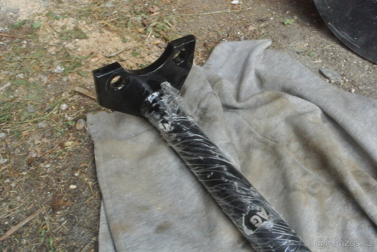 Prodám držák blatníku Zetor - 3