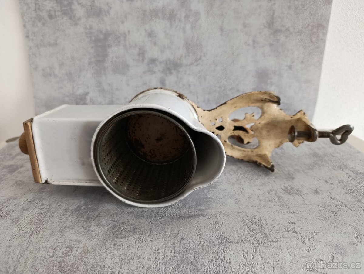 Krásný zdobený starožitný mlýnek na strouhanku JUGENDSTIL - 3