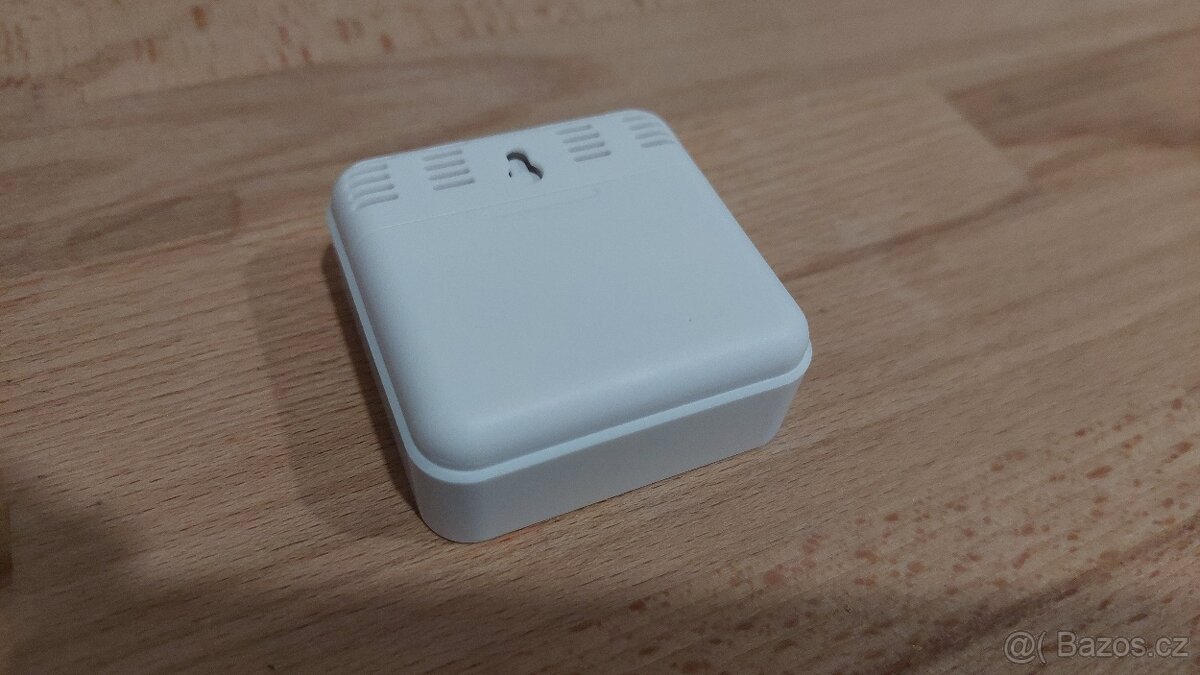 Teploměr, vlhkoměr a hodiny wifi Tuya - 3