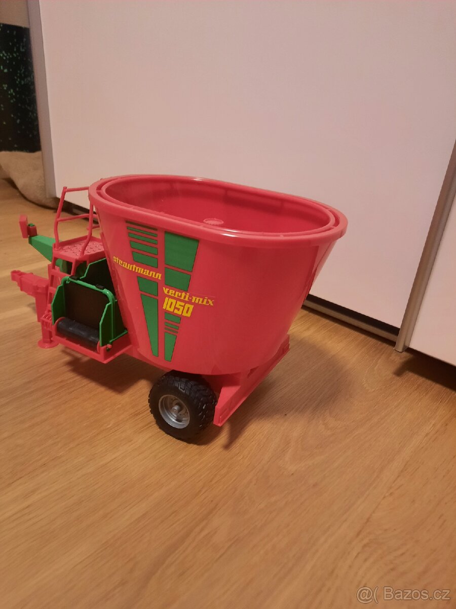 Bruder krmný vůz - 3