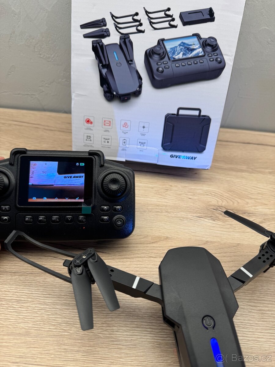 Dron se stabilizací a displejem - 3