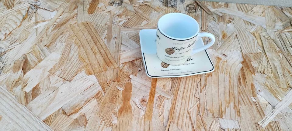 Různé hrnky a 2 skleněné frťany - 3