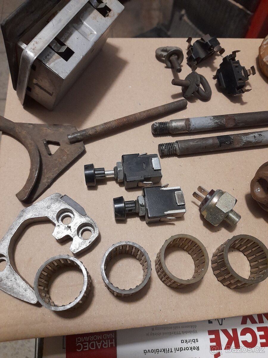 TRABANT NÁHRADNÍ DÍLY - 3