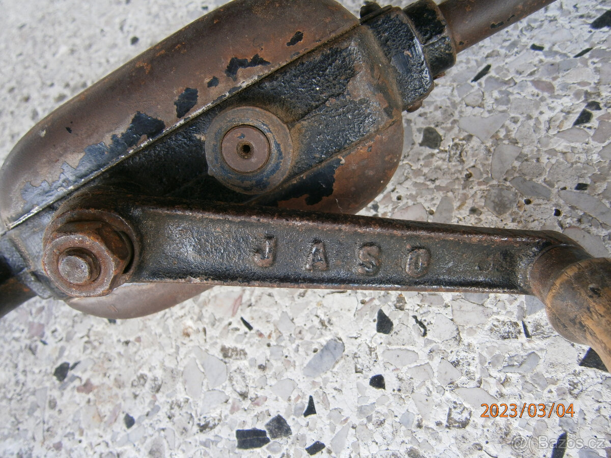 ruční vrtačka - retro (funkční) - 3