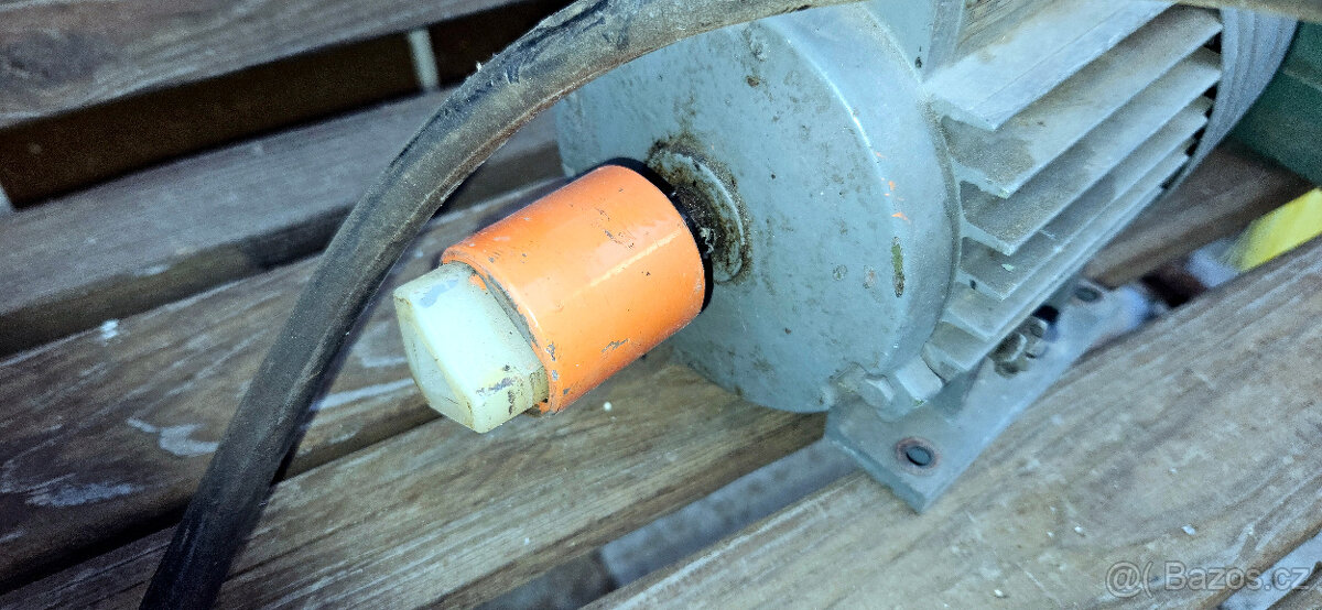 Elektromotor 550W včetně kabelu 16m + vypínač - 3