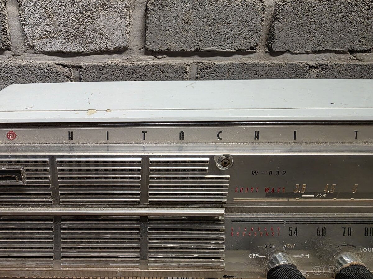 Staré rádio Hitachi - 3