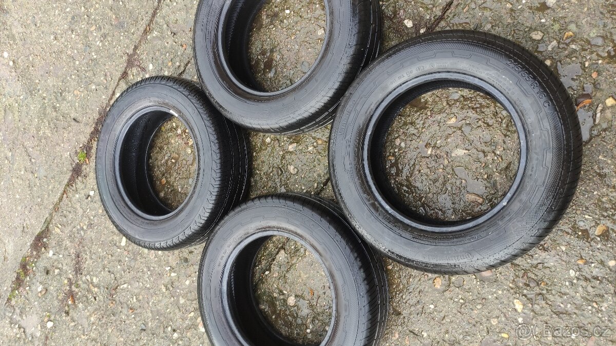 Prodám pneu 215/65 R16C - 3