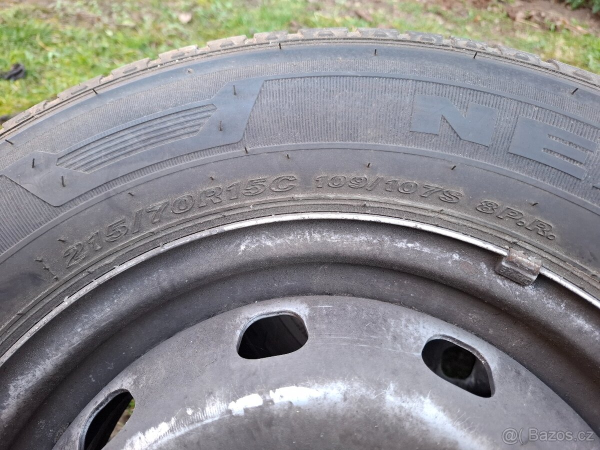 Nexen 215/70 - 3