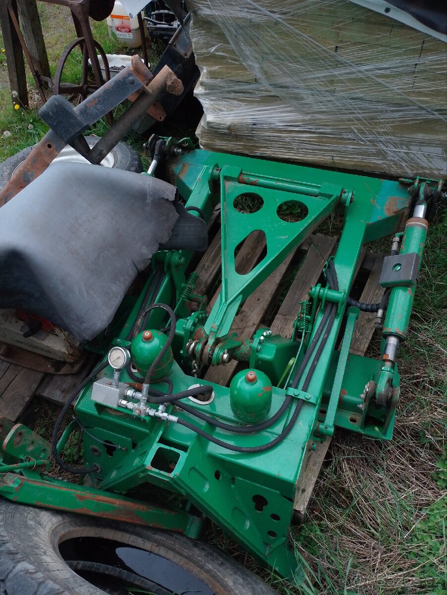 John Deere nosič žací lišty - 3