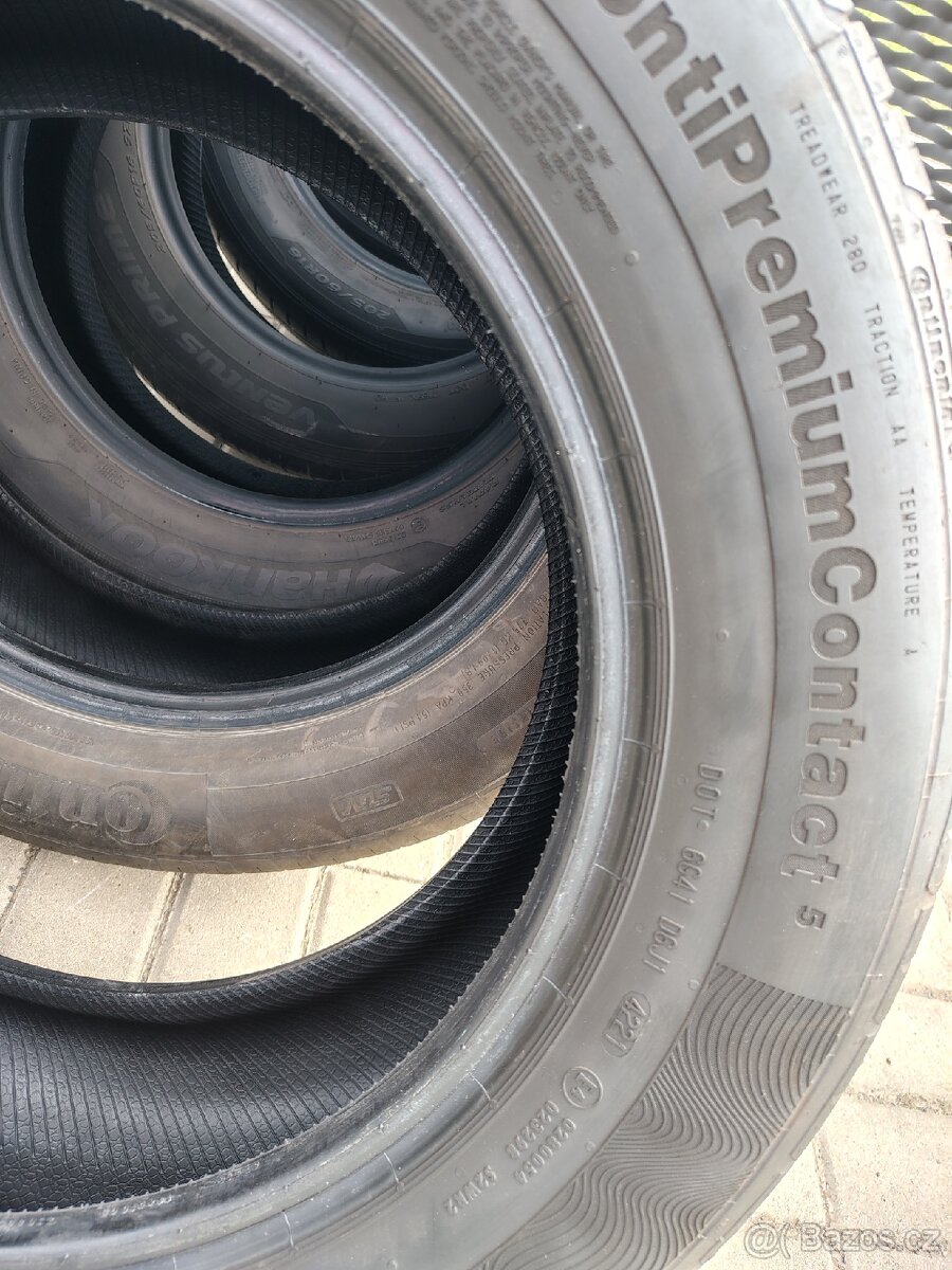 Continental PremiumContact 5 225/60/17
- 3