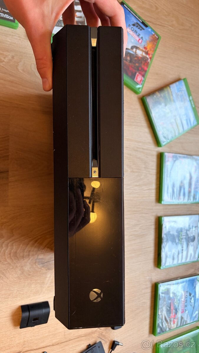 Xbox One a příslušenství - 3