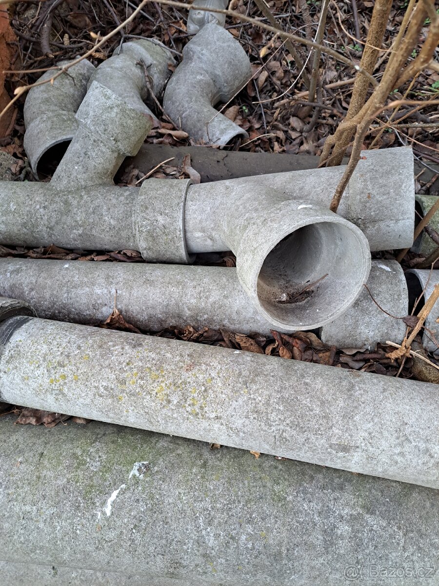 Starší kanalizační odpadové roury,kolena - 3