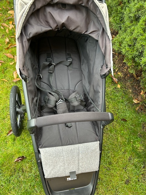 Thule Urban Glide 2 s novorozeneckou korbičkou a madlem - 3