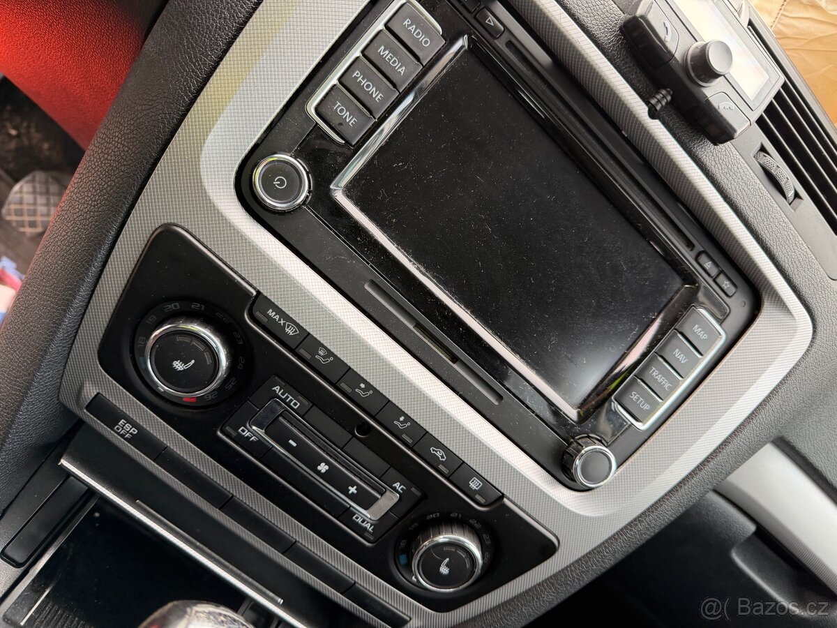 Škoda Octavia 2 facelift Sedacky sport - 3