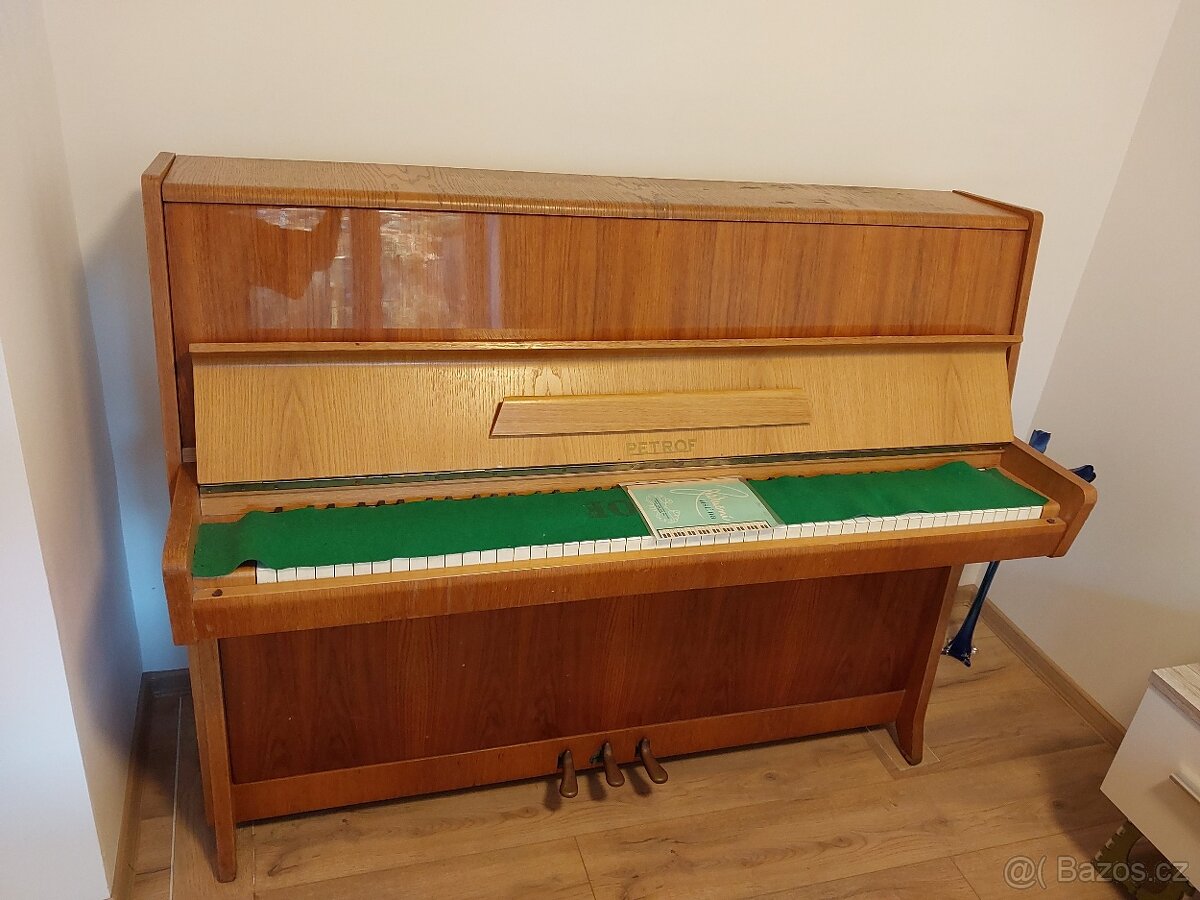 Prodám pianino Petrof K114 - 3