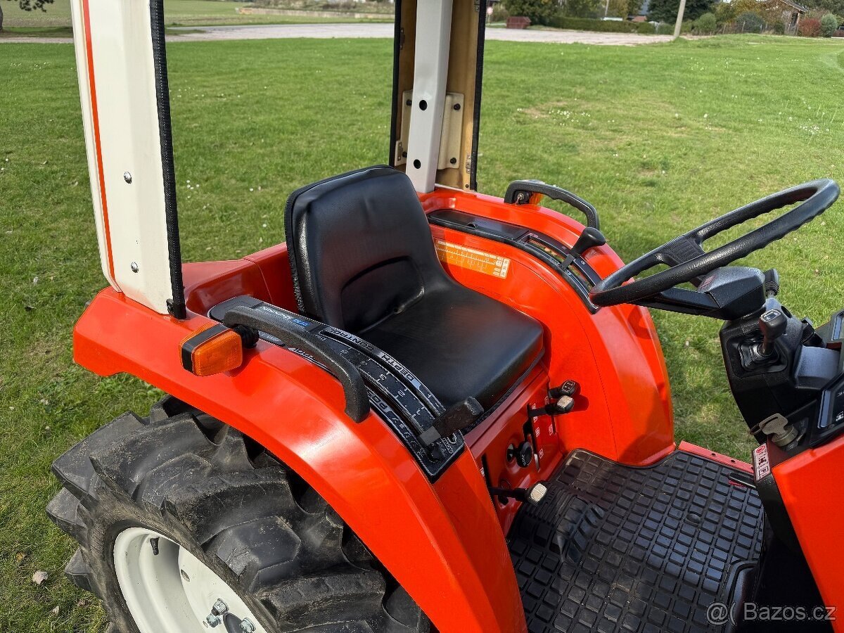Malotraktor Kubota Saturn XDS s polokabinou - 3