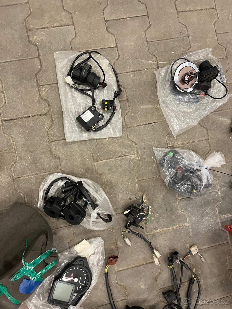 Díly Aprilia RSV1000 - 3