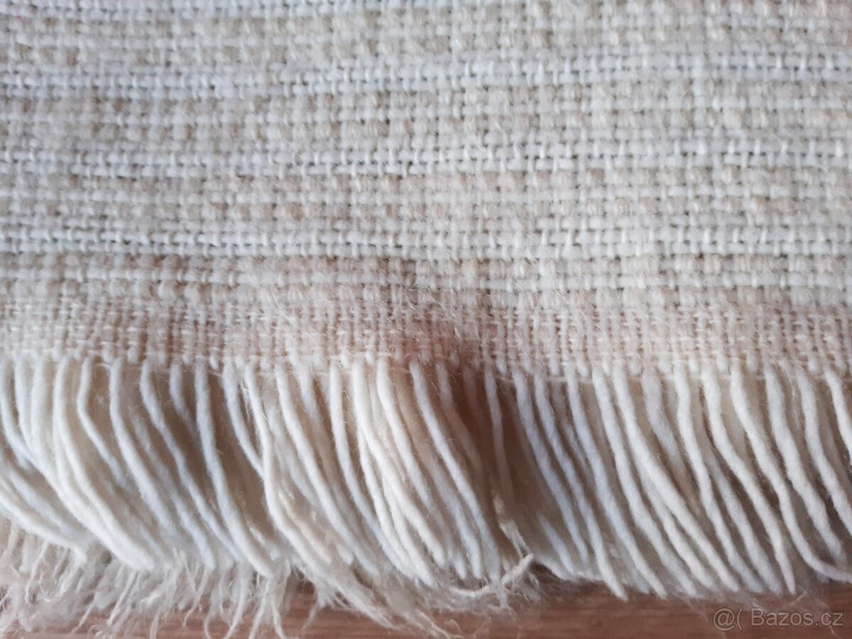 Vlněný přehoz na sedací soupravu - 3