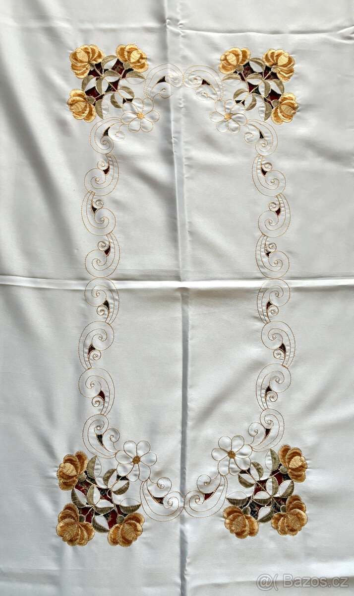 Dva velké ubrusy s výšivkou 128 x 175 cm - 2 ks - 3