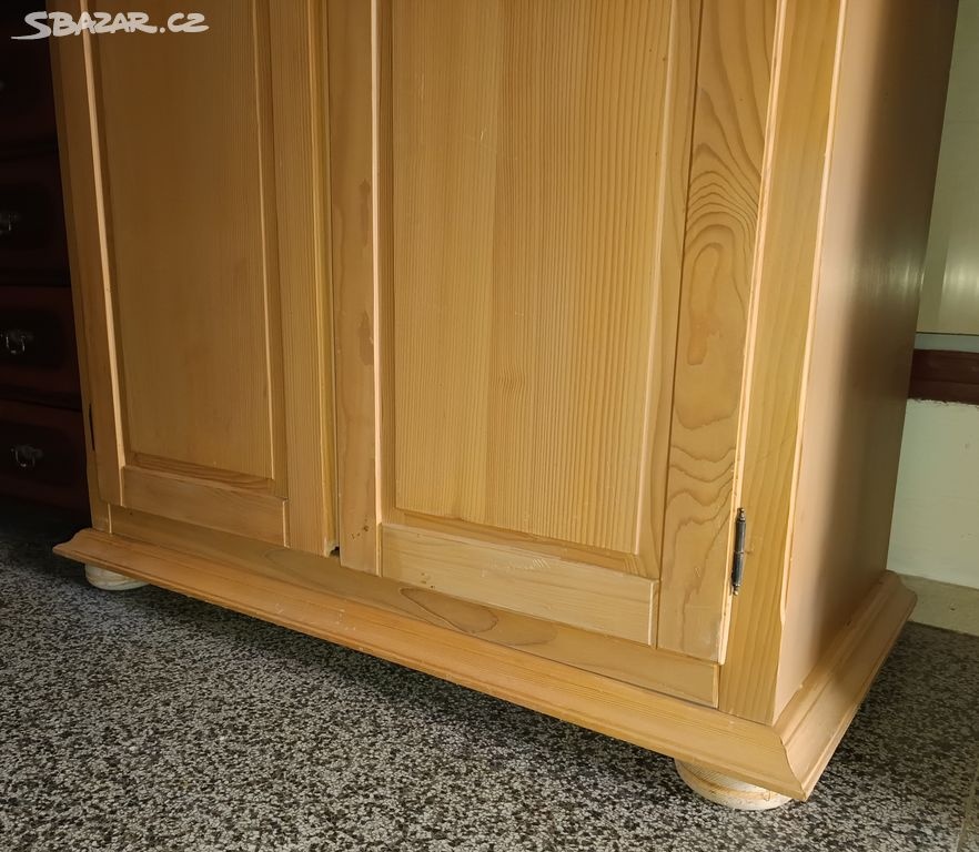 Celo masivní šatní skříň - 3