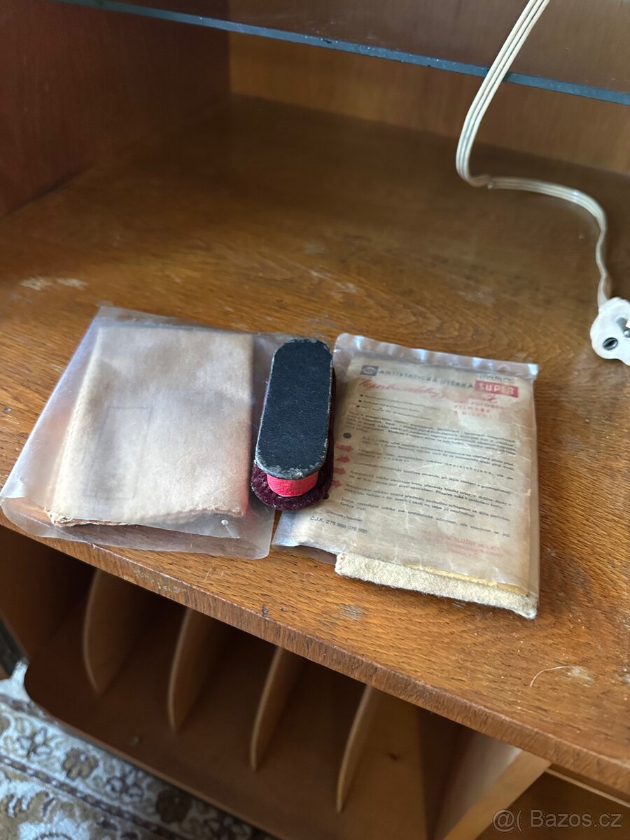 Skříňka s gramofonem Supraphon - 3