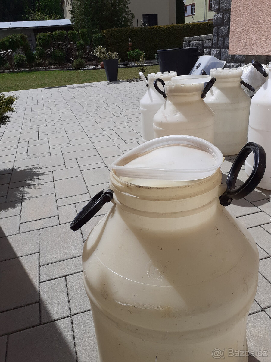 PLASTOVÉ NÁDOBY 50L- 2 nadoby prodany - 3