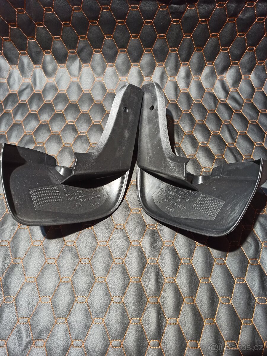 Zadní zástěrky OEM Toyota Corolla E12 - 3