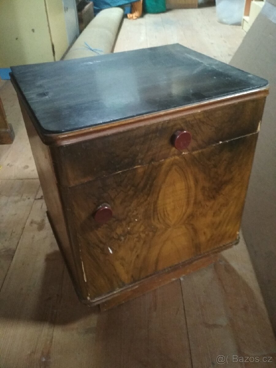 Starožitné noční stolky a postel - 3