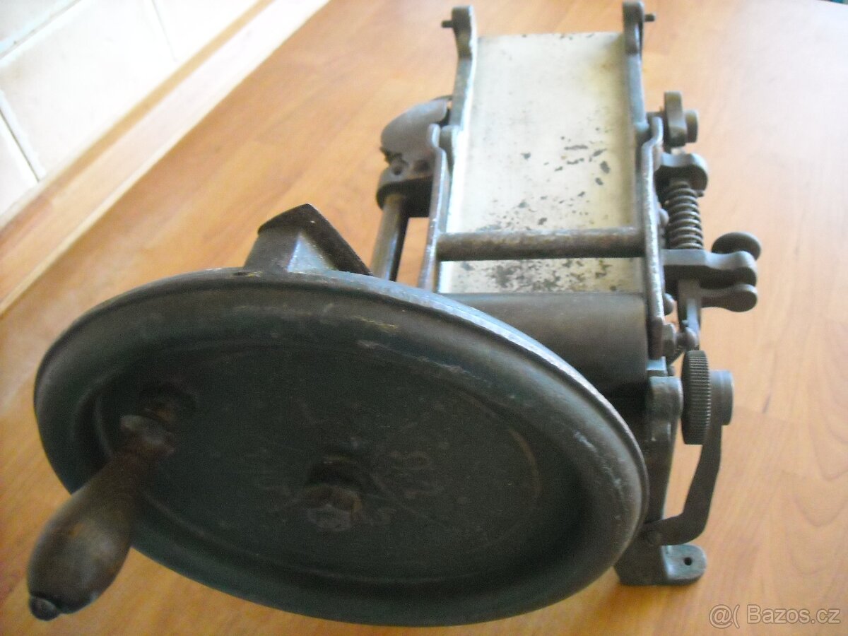Starožitný stroj na těstoviny - 3