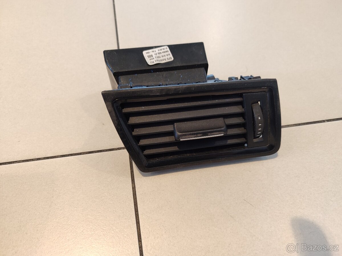 Škoda Rapid výdechy topení ozdobné lišty palubní desky - 3