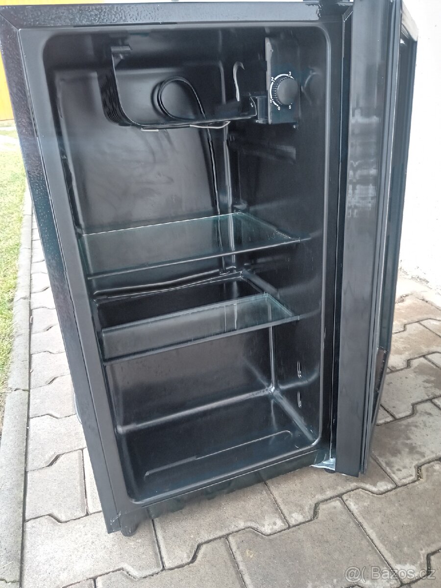 Vitrína/malá lednička - 3