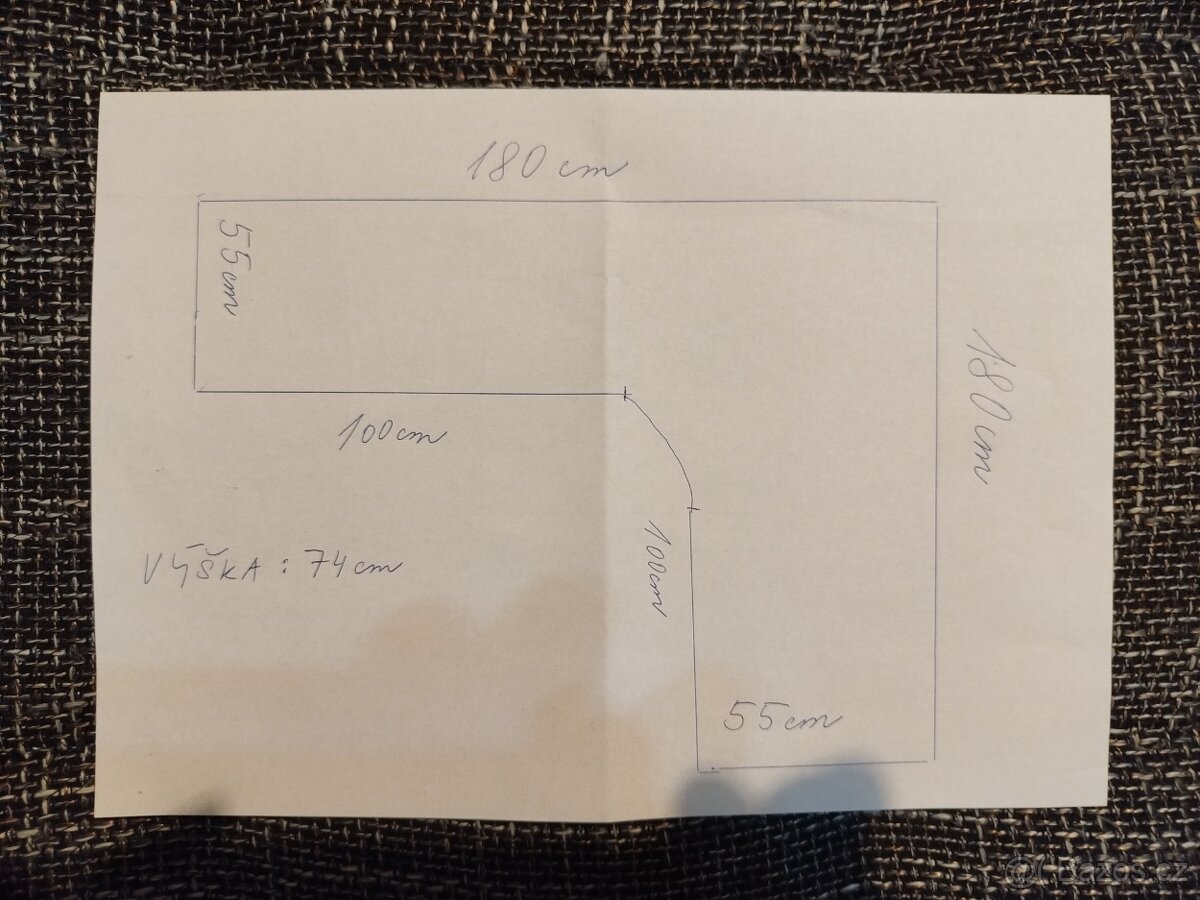 Rohový stůl pro 2 - 3