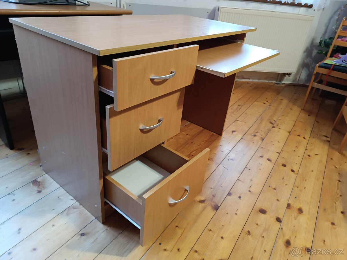 PC stůl
Rozměry 110x 55. - 3