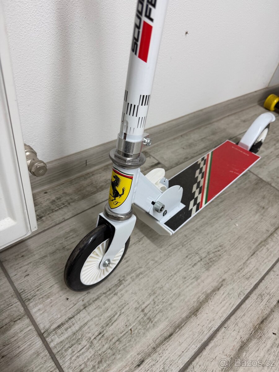 Koloběžka Ferrari - 3