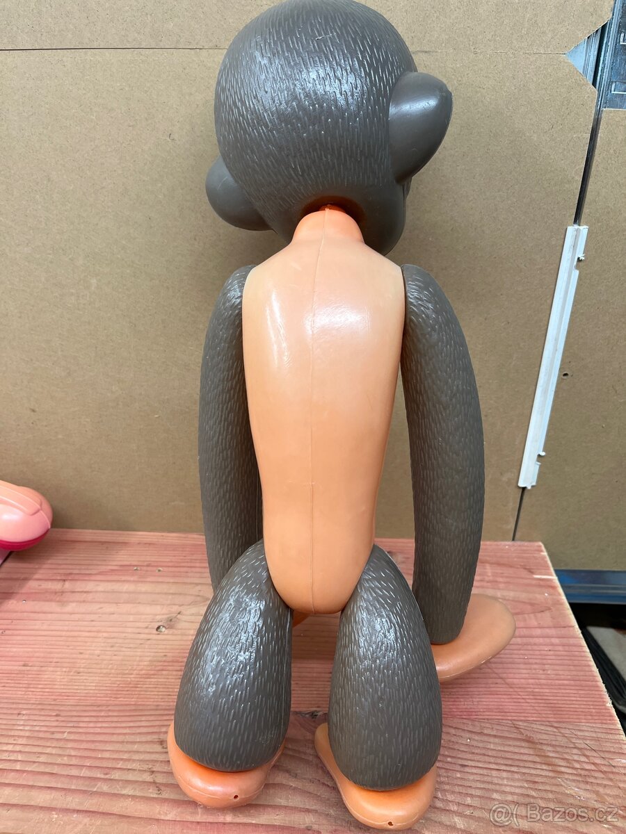 Retro plastová opice - 3