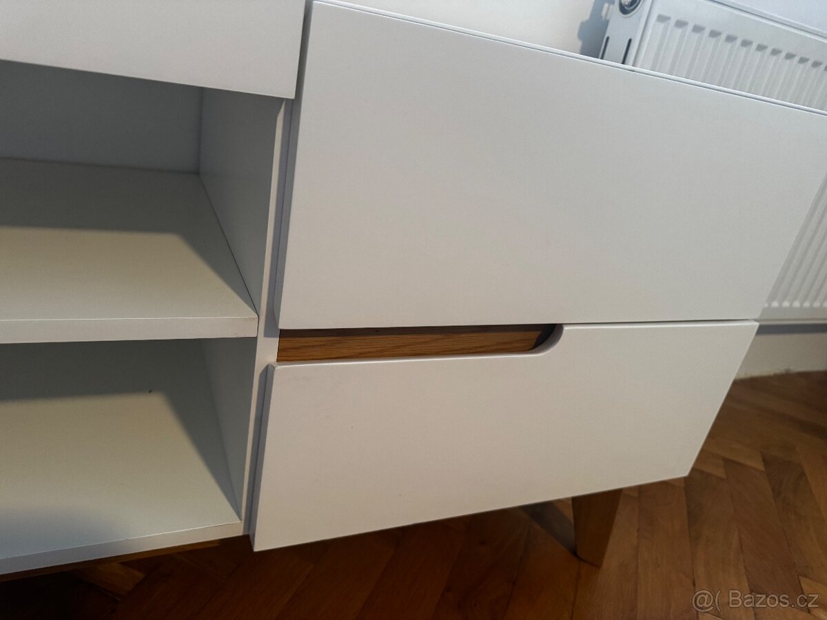 Televizní stolek - 3