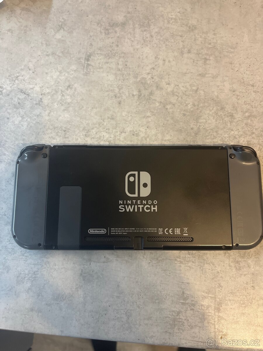 Nintendo Switch – velký set + 3 ovladače + hry - 3