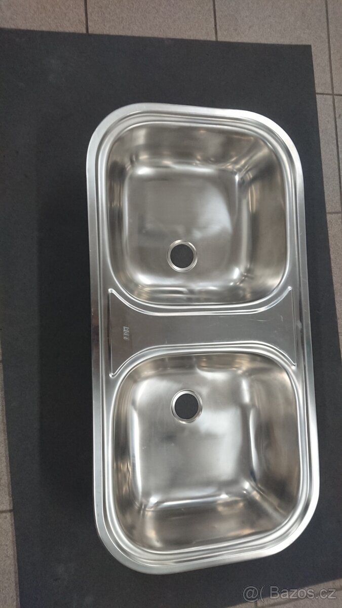 Nerezový kuchyňský dřez - 3