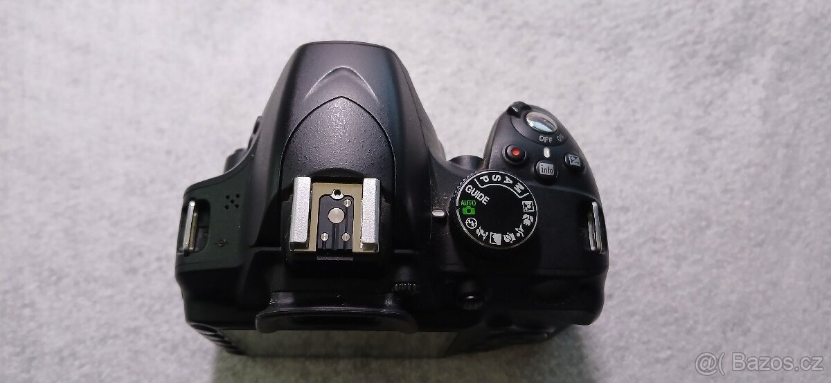 Nikon D3200 a pouzdro Vanguard - 3
