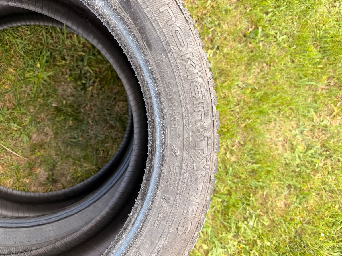 Prodám gumy nokian 255/55R20 - 3