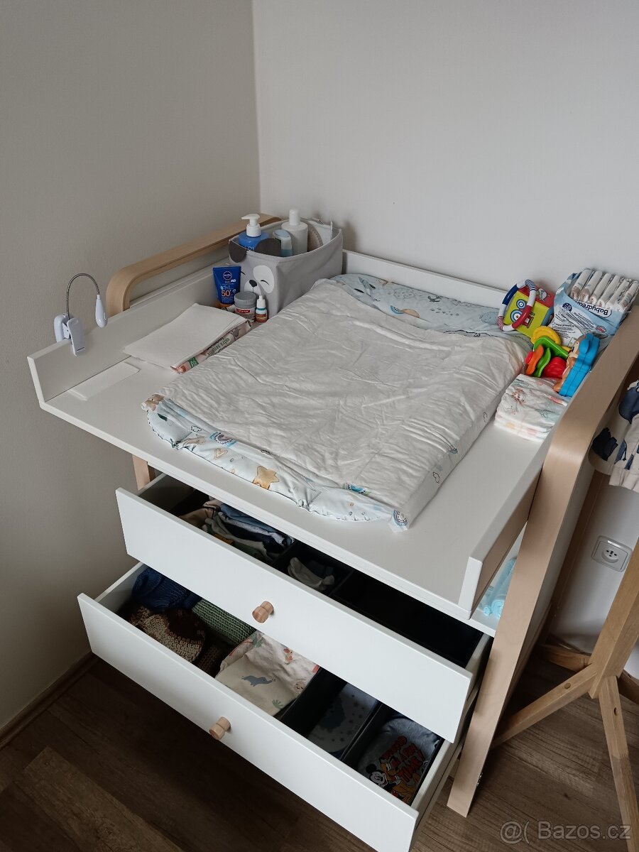 Přebalovací pult s komodou - 3