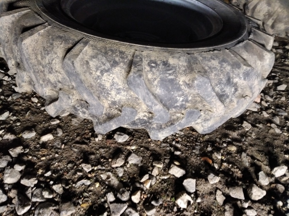 Prodám pěkná šípová kola Zetor25-500,-kus - 3