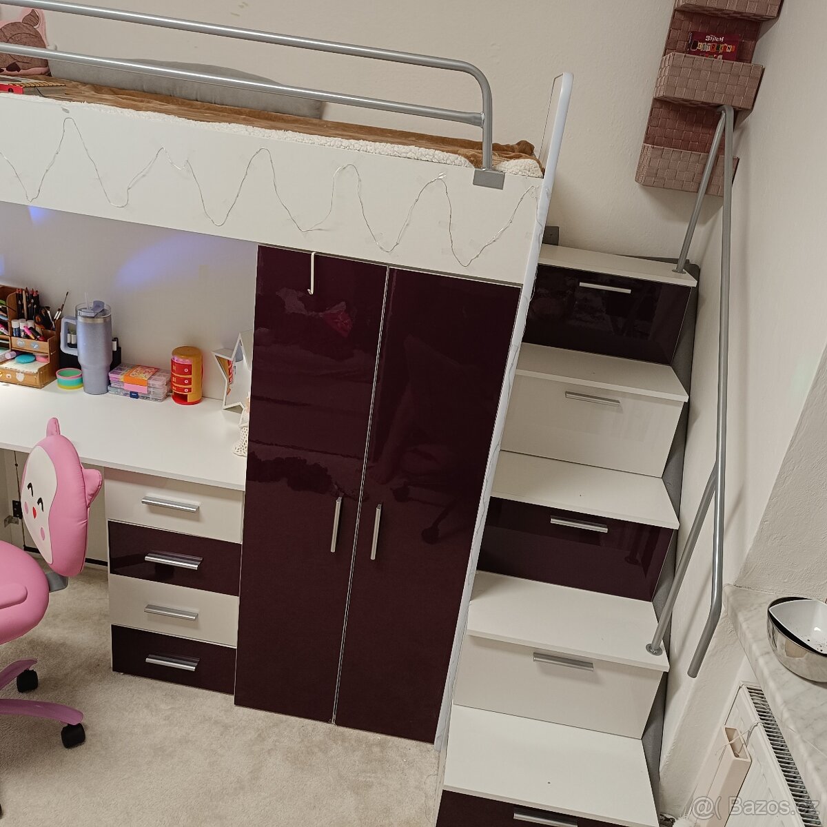 Dětská postel se skříní a stolem - 3