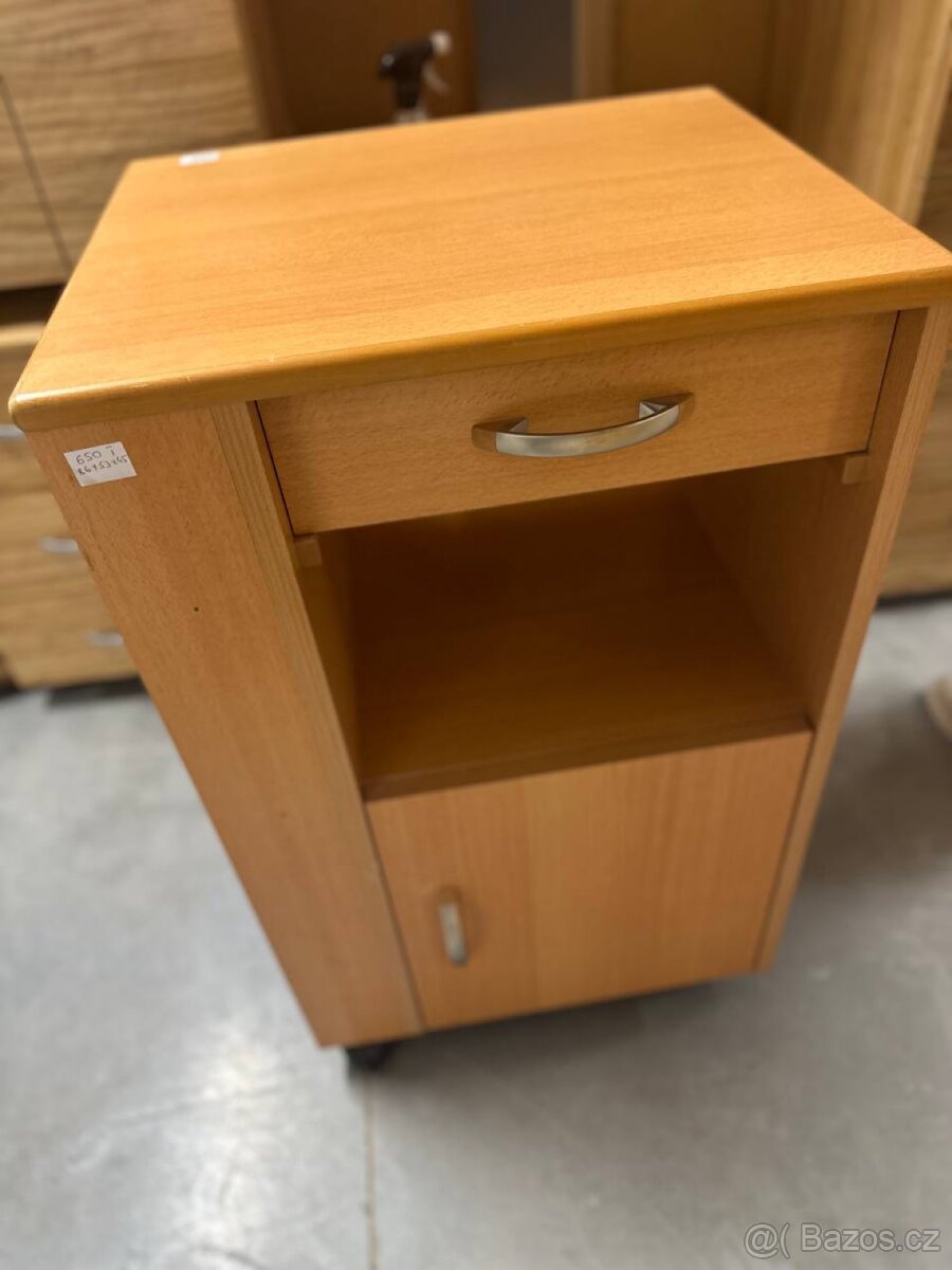 Skříňka na kolečkách - 3